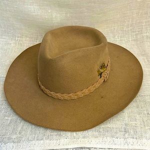 Vintage Akubra Snowy River Hat, Sz 56. Fur, Leather & Feather Accent